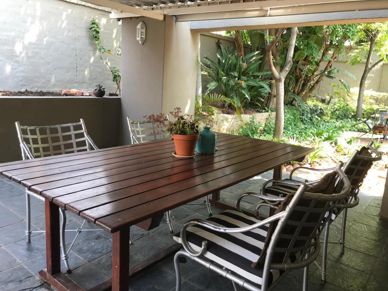 Waterhouse Guest Lodge In Muckleneuk Pretoria-Noord Εξωτερικό φωτογραφία